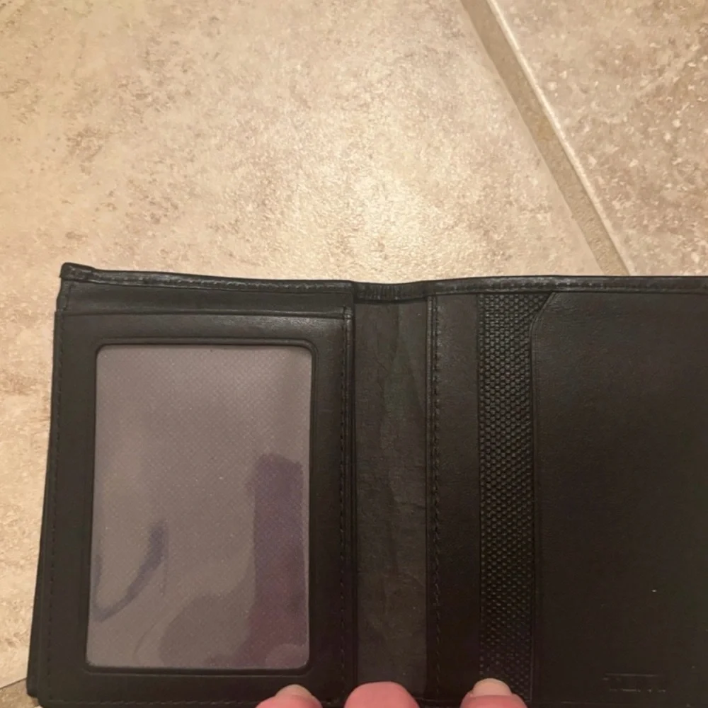 Tumi Black Textured Wallet new without tags in excellent condition